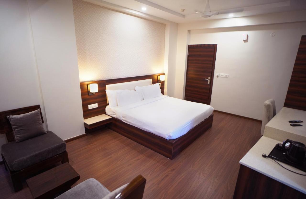 Sai Maa Hotel & Residency Puttaparthi Εξωτερικό φωτογραφία